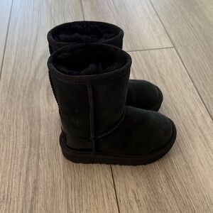 UGG Kids Classic Short II Water Resistant Genuine Shearling Boot Black 7M